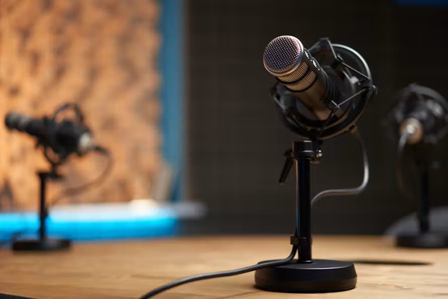 Microphone dans un studio de podcast